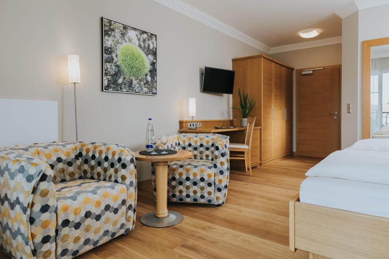Ortner's Resort Bad Füssing Exterior foto A typical room at the Hotel Waldhaus Flims
